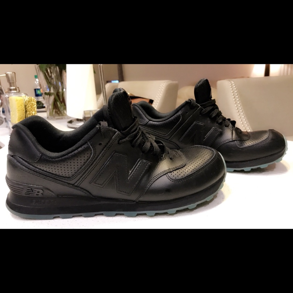 MENS NEW BALANCE SNEAKERS BUBBLE GUM SOLES